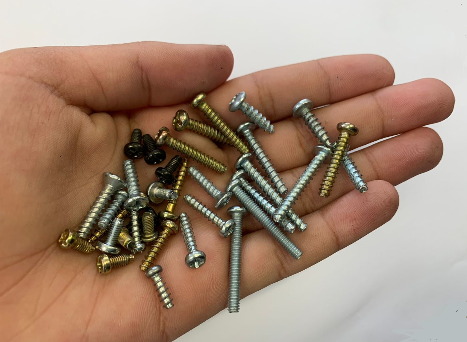 FABRICANTE DE PARAFUSOS.jpg